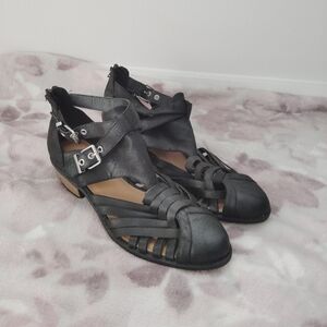 Qupid Black Strappy Heeled Sandals